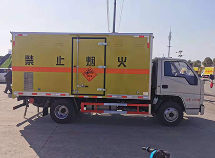 沧县爆破器材运输车工人安全操作规范与智能技术保障